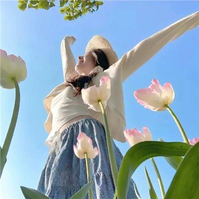 为活命每天穿到他的寝宫吸龙气